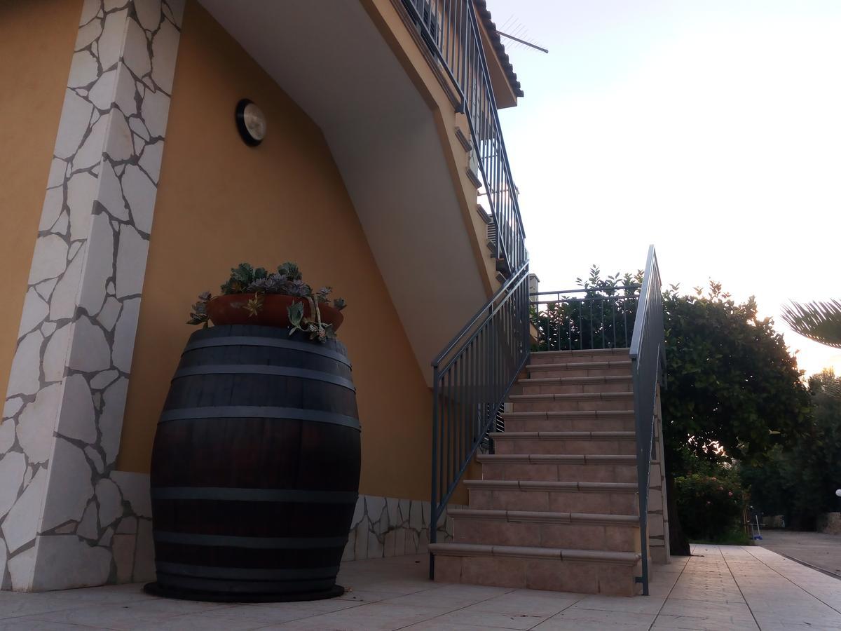 Sicilian Garden Apartment *